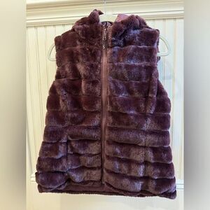 Be Boundless Burgundy Reversible hooded Faux Fur quited vest NWOT L